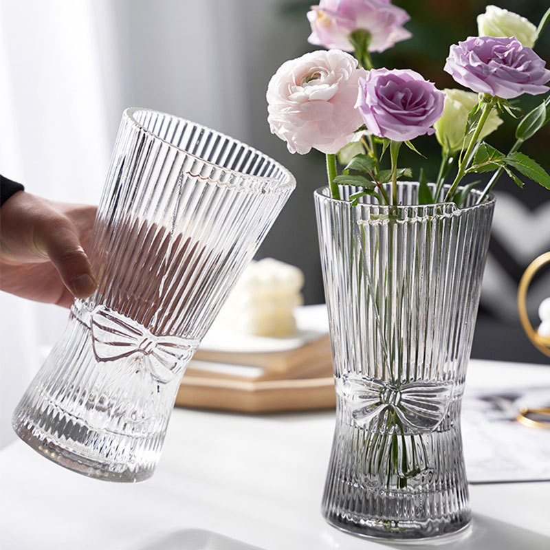 Creative embossed vertical striped transparent glass vase for Instagram decoration, glass vase for bulk production, electroplated vase
