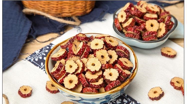Seedless Red Date Slices Hong Zao Pian Dried Jujube Chips 80g Canister for Tea Snacking and Baking overview