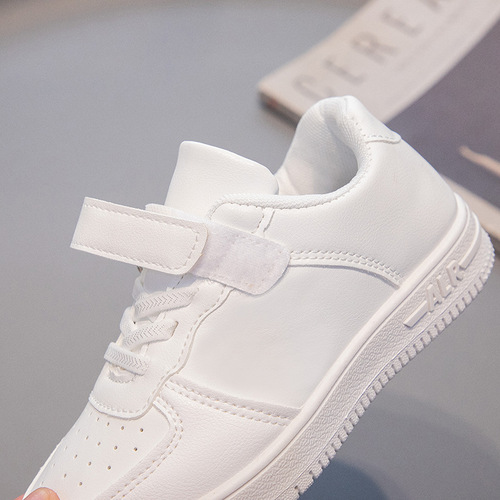 Big Benxiong children's sneakers, autumn new skate shoes, girls 'shoes, boys' small white shoes, soft sole running shoes