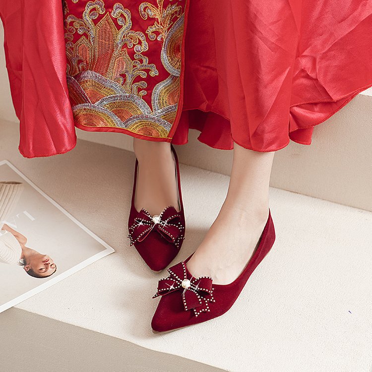 2026 Autumn New Vintage Red Flat Shoes with Embroidery, Chinese Style Wedding Shoes with Square Buckle and Pointed Toe for Women 2026 Autumn New Vintage Red Flat Shoes with Embroidery, Chinese Style Wedding Shoes with Square Buckle and Pointed Toe for Women