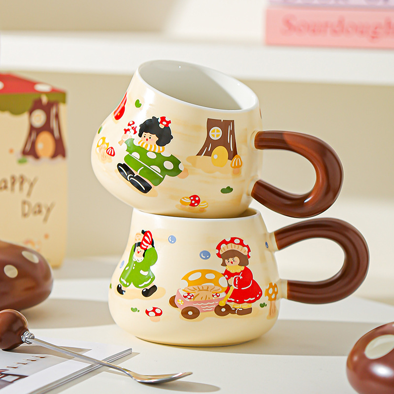 Hongo chica taza de alto valor facial acompañante regalo encantador taza de cerámica de dibujos animados con tapa de gran capacidad taza de agua potable