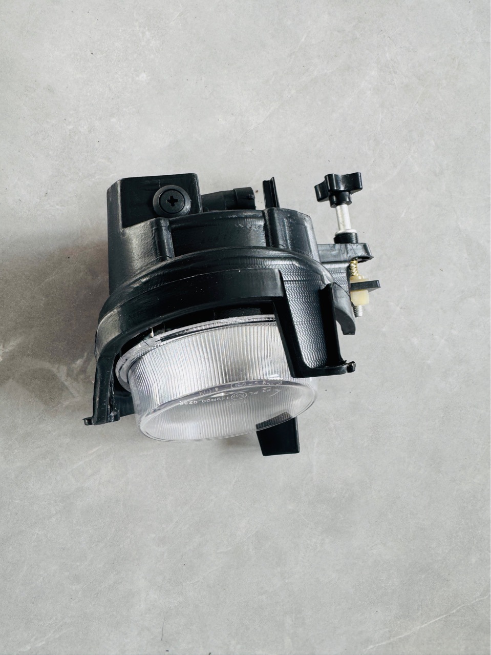 Suitable for Ssangyong Aiteng front fog lamp left 8320121001 right 8320221001