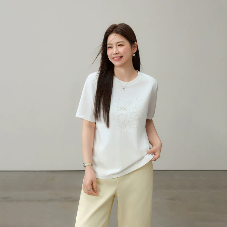 【Простая модная футболка для похудения с вышитым узором】Женская одежда больших размеров для пышных женщин, лето 2025, новый стиль.