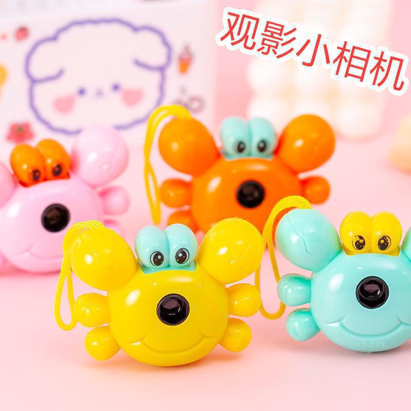 Yiwu pequeño mercado nocturno de productos básicos plaza de puestos de niños iluminados collar pequeños juguetes puestos empujando el parque de la red fuente de bienes