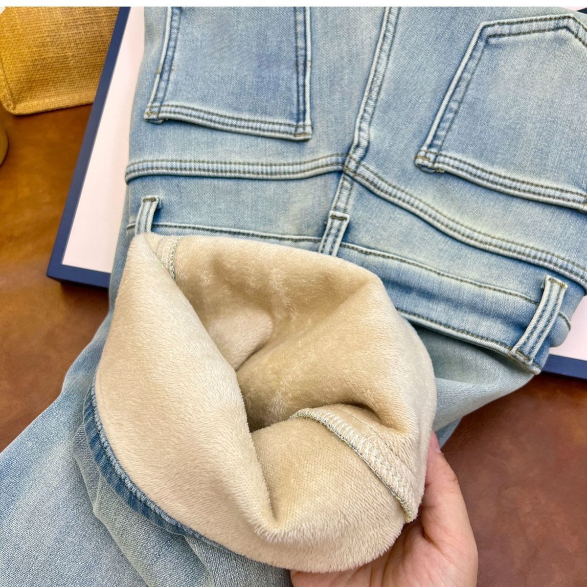 Dam flare jeans med hög midja och fleecefoder för vintern_voghion.com