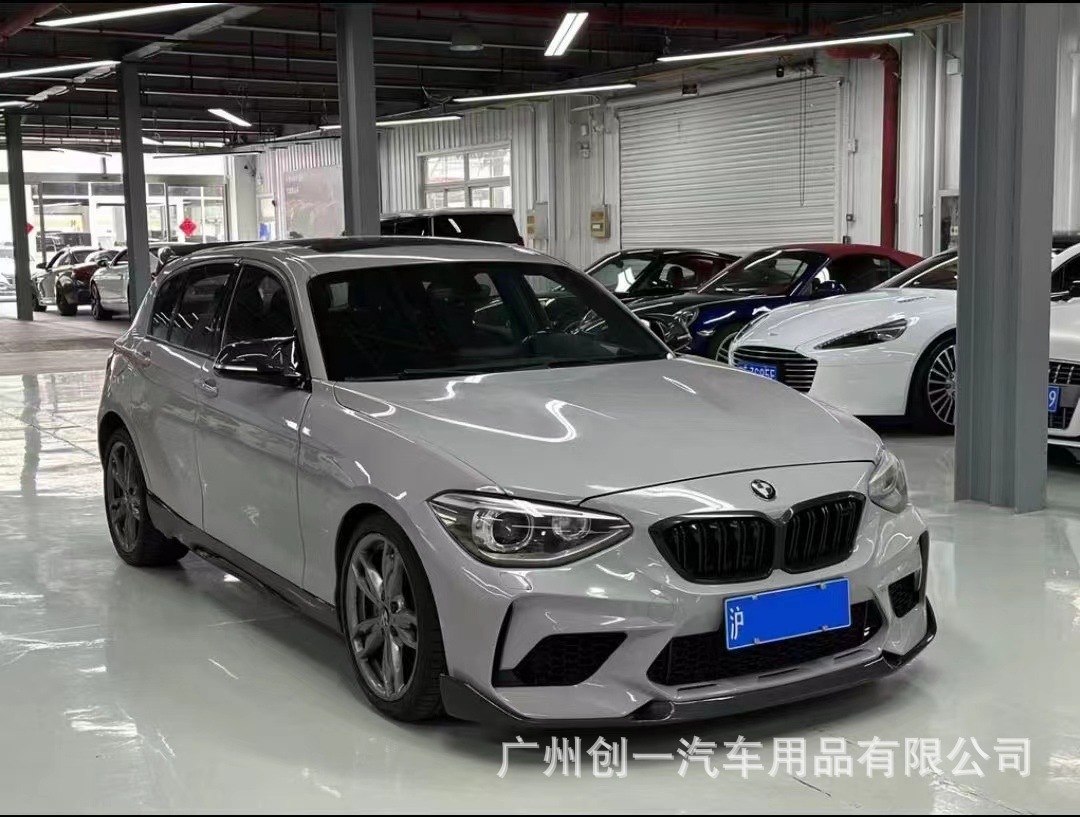 Suitable for BMW 1 Series F20, this is a modified M2C front grille for the 2011-2014 F20 models, allowing for an upgrade to the M2C front bumper
