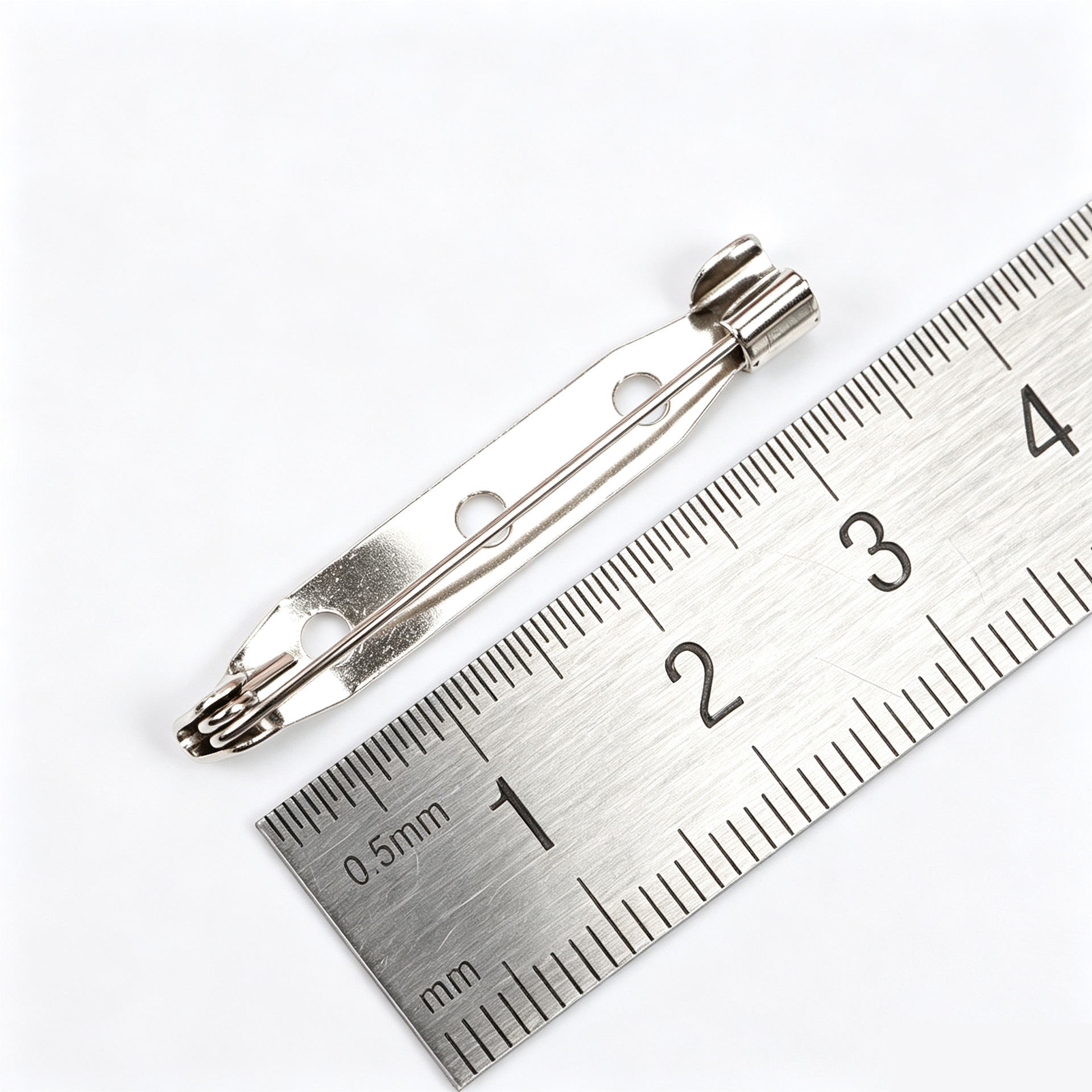 3.5cm nickel brooch