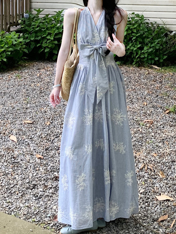 Yang Xiaojuan フレンチリゾートスタイル V ネックコットン刺繍ブルーオフショルダーホルターネックドレスリボンウエストロングスカート|undefined