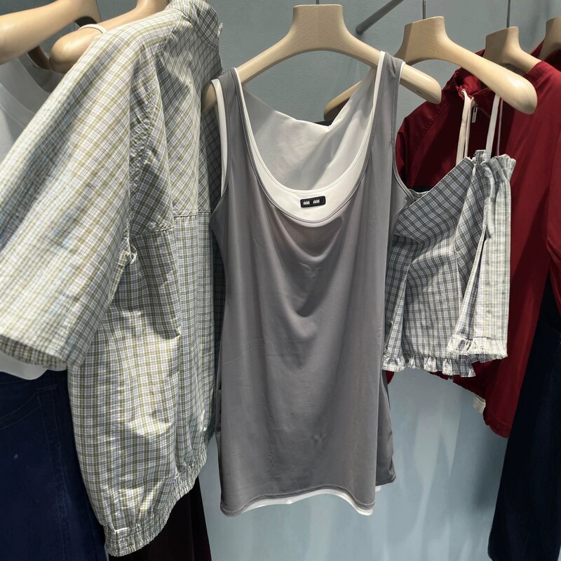 Correct version of high-quality original label in stock, MU brand 26SS logo color-blocking faux two-piece tank dress, slim fit and versatile Correct version of high-quality original label in stock, MU brand 26SS logo color-blocking faux two-piece tank dress, slim fit and versatile