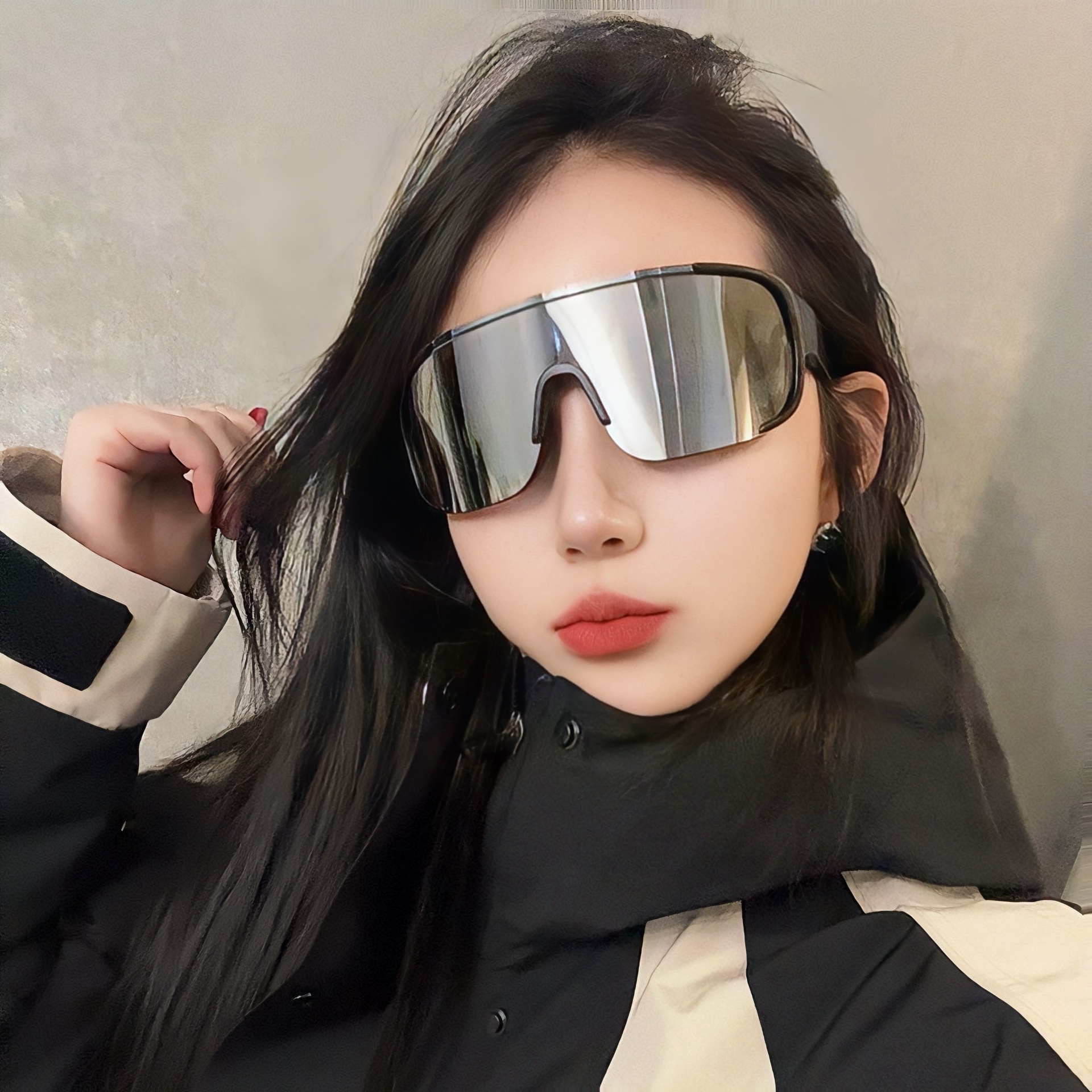 Black frame white mercury