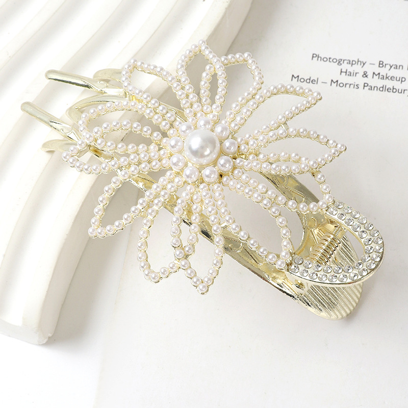 Sweet Bow Knot Metal Inlay Rhinestones Pearl Hair Clip 1 Piece display picture 5