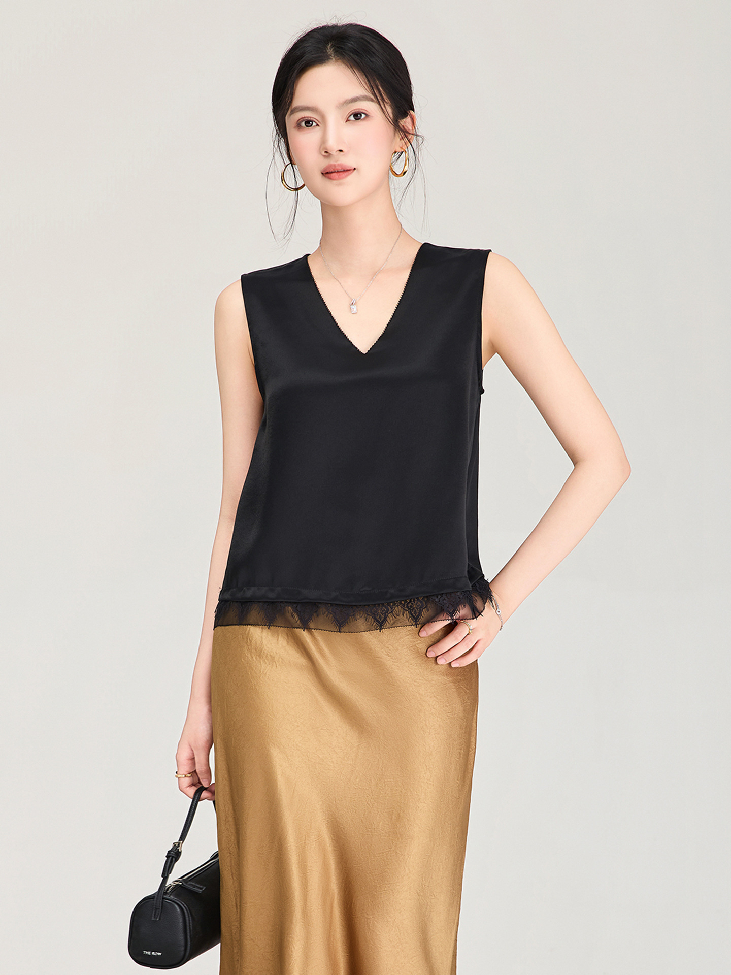 Áo hai dây nữ satin phối ren cổ chữ V — màu đen