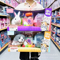 茫果潮は電動で歩いています。ウサギの子犬が萌えてペットの家のケージを持って子供のおもちゃを食べさせます。
