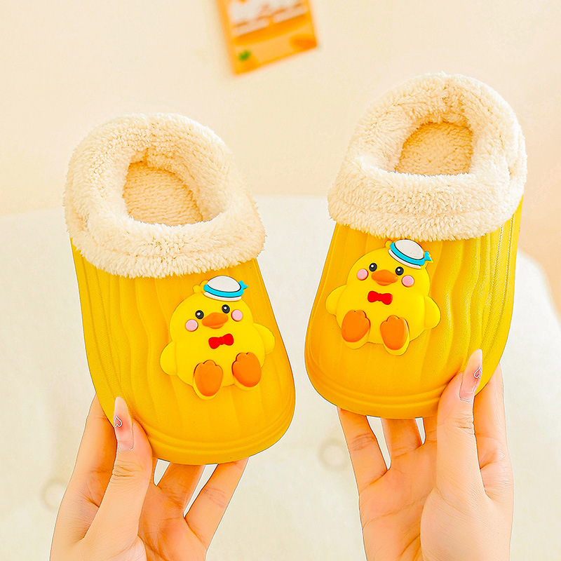 Zapatillas de algodón para niños invierno 2024 nuevos niños en el hogar interior con una base gruesa de terciopelo para niños pequeños y medianos zapatillas de algodón