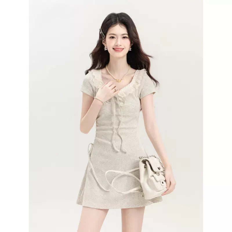 2024法式茶歇裙设计感小众高级感气质收腰显瘦蕾丝花边方领连衣裙
