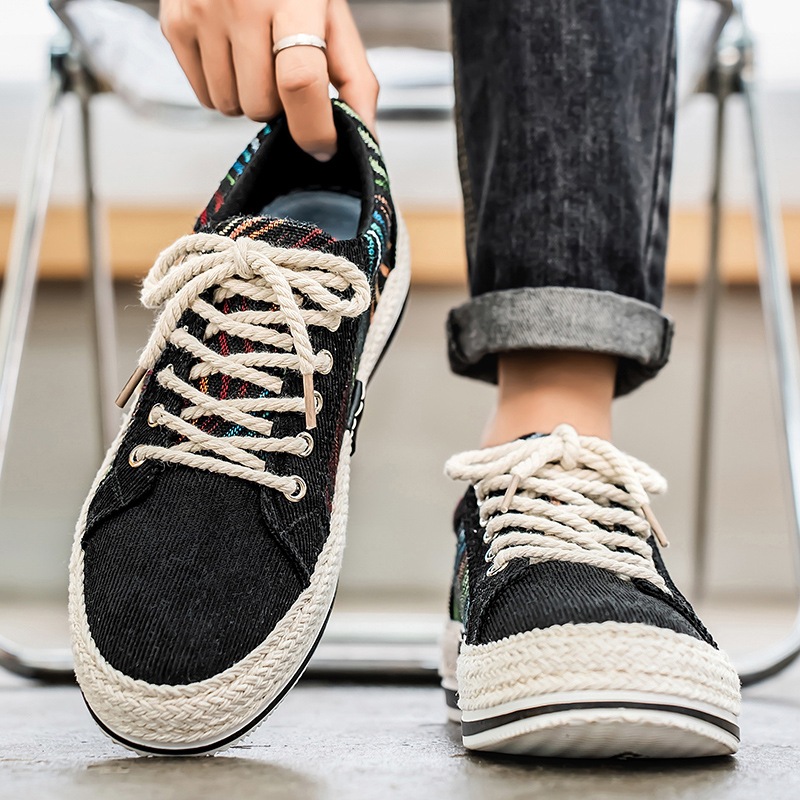 Zapatos de tela de paja de moda personales para hombres zapatos de skate primavera 2025 nuevos zapatos casuales de pescador para hombres zapatos estudiantes