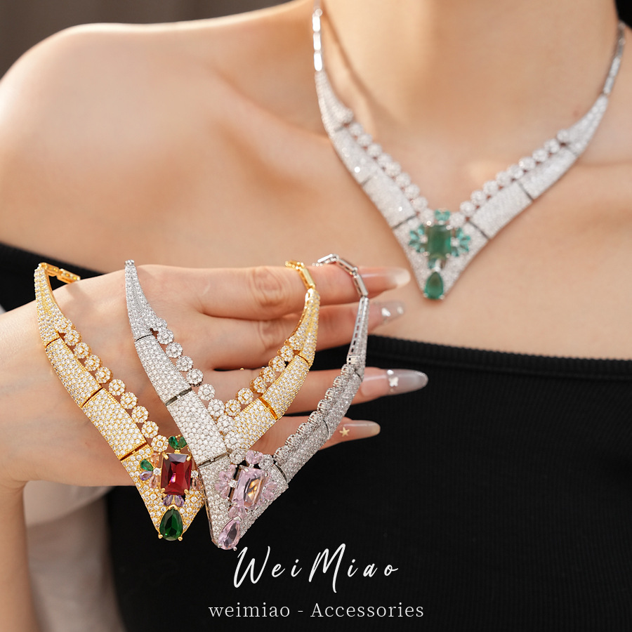 18 quilates de oro verdadero collar de flores de piedra cuadrada estilo palacio retro clavícula collar ligero lujoso de alta calidad para mujeres