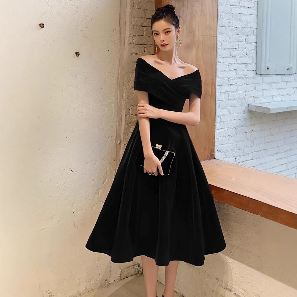 Vestido de noche negro adelgazante, talla grande, con hombros descubiertos, estilo largo, elegante para banquetes, adecuado para fiestas anuales, tallas pequeñas, otoño y primavera.