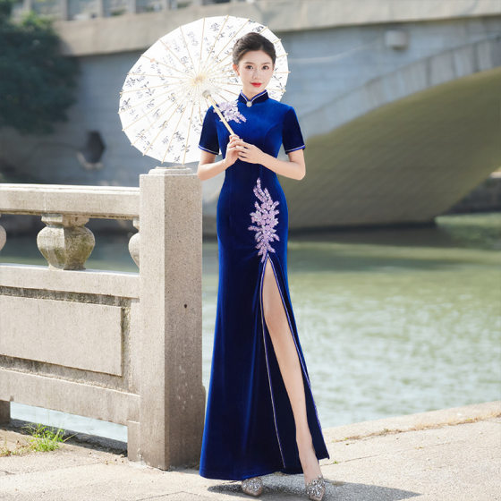 Gold Velvet cheongsam 2024 New elegant young elegant stage costume catwalk cheongsam spring thickened