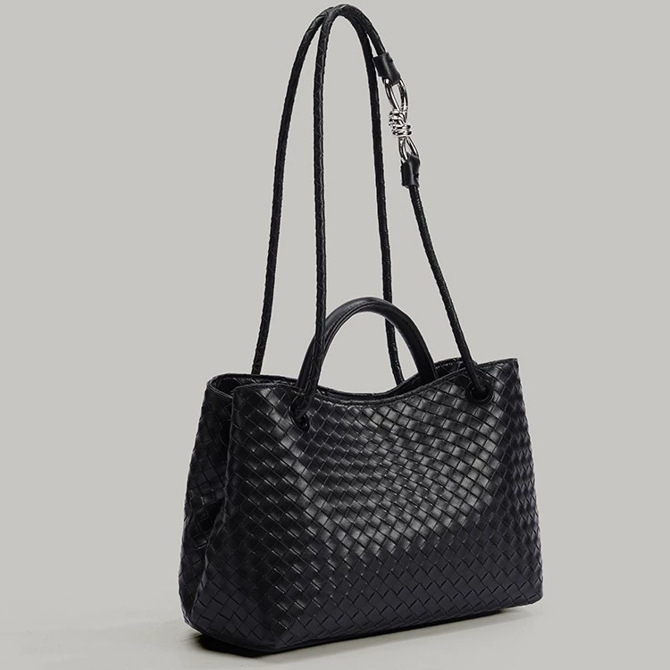 Retro woven one-shoulder bag, high-quality style