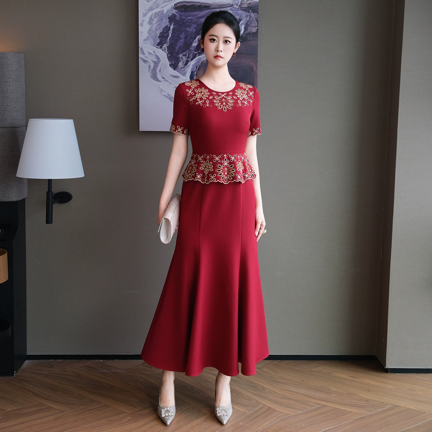 Летний новый 2025 темперамент светское платье ветреное платье женское бисер длинное платье из сетки