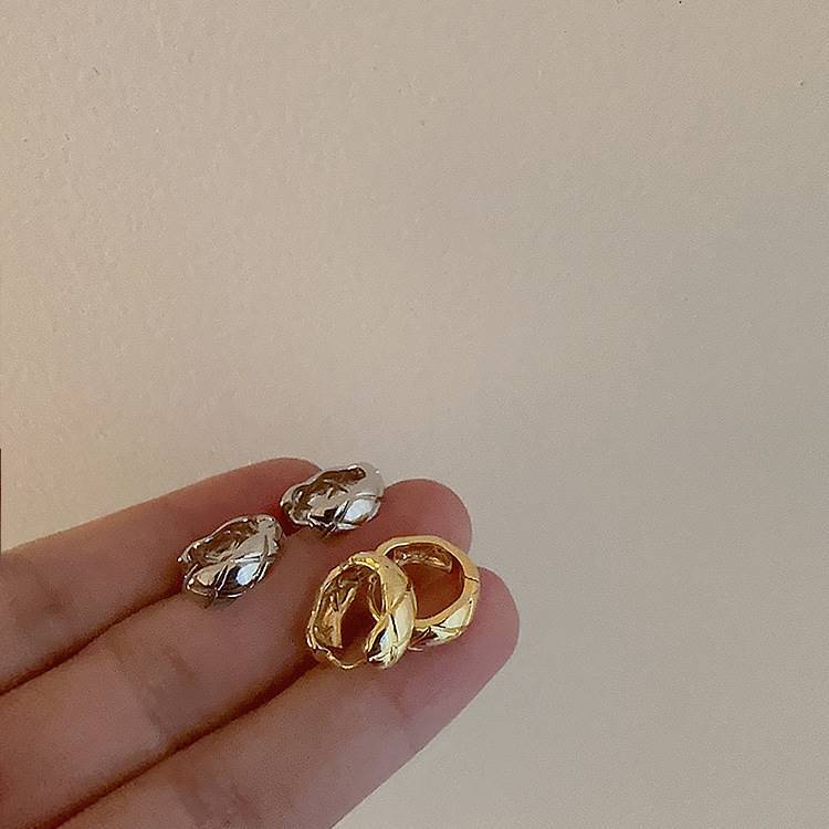 Patrón de diamante simple plata anillo de oreja mujer Corea del Sur personalidad retro temperamento versátil moda pendientes estilo frío