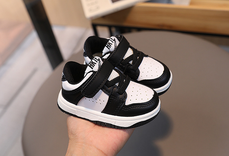 Barnsport pojkar flickor board vår och höst 2024 koreansk version, panda vita pojkar, baby singelskor, lärande_voghion.com