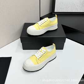 2026春新款小香风黑色厚底帆布鞋女松糕百搭系带拼色板鞋小白鞋