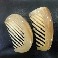 卸売り羊の角の厚い月の櫛の包みの櫛の小さい太った丁の櫛の無柄のマッサージのポケットの携帯用の小さい櫛