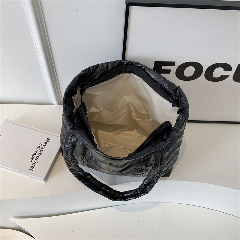 Bolso de las mujeres 2024 primavera nueva gran capacidad de algodón acolchado bolsa de asas de la moda todo-fósforo portátil de cercanías bolsa de hombro al por mayor