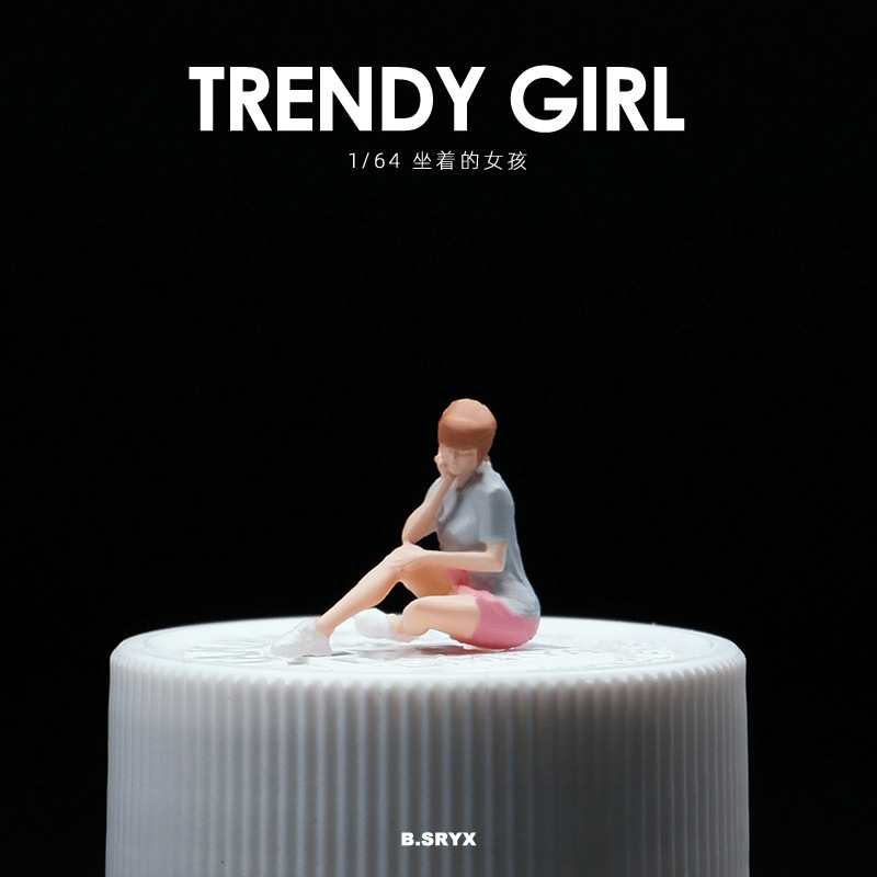 앉아있는 소녀-반바지 파우더