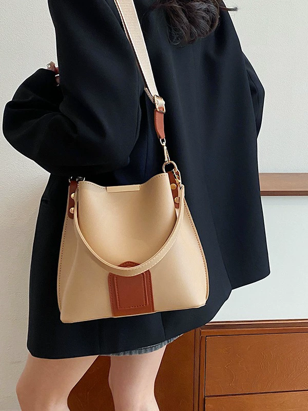 П shoulder bag - модная сумка на одно плечо с регульруемым ремнем- черный, белый, хаки, коричневый