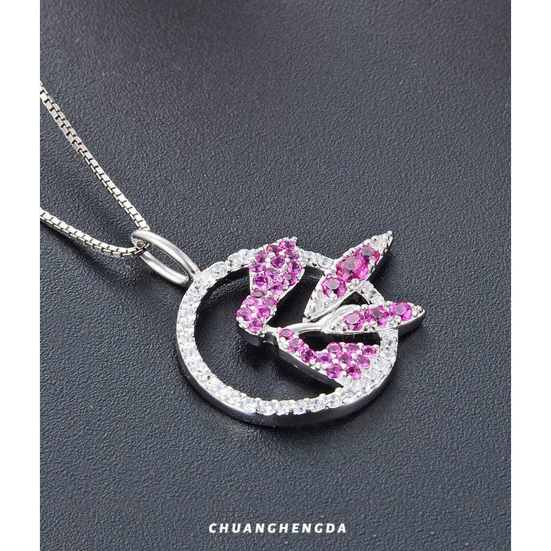 S925 plata esterlina púrpura flor de zircón colgante para mujeres europeas y americanas colgante de plata de nicho de diseño de cadena de clavícula de plata