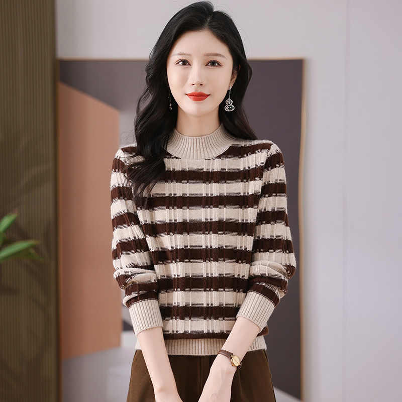 专柜时尚软糯毛衣秋冬女士针织亲肤打底衫高档条纹半高领羊毛上衣