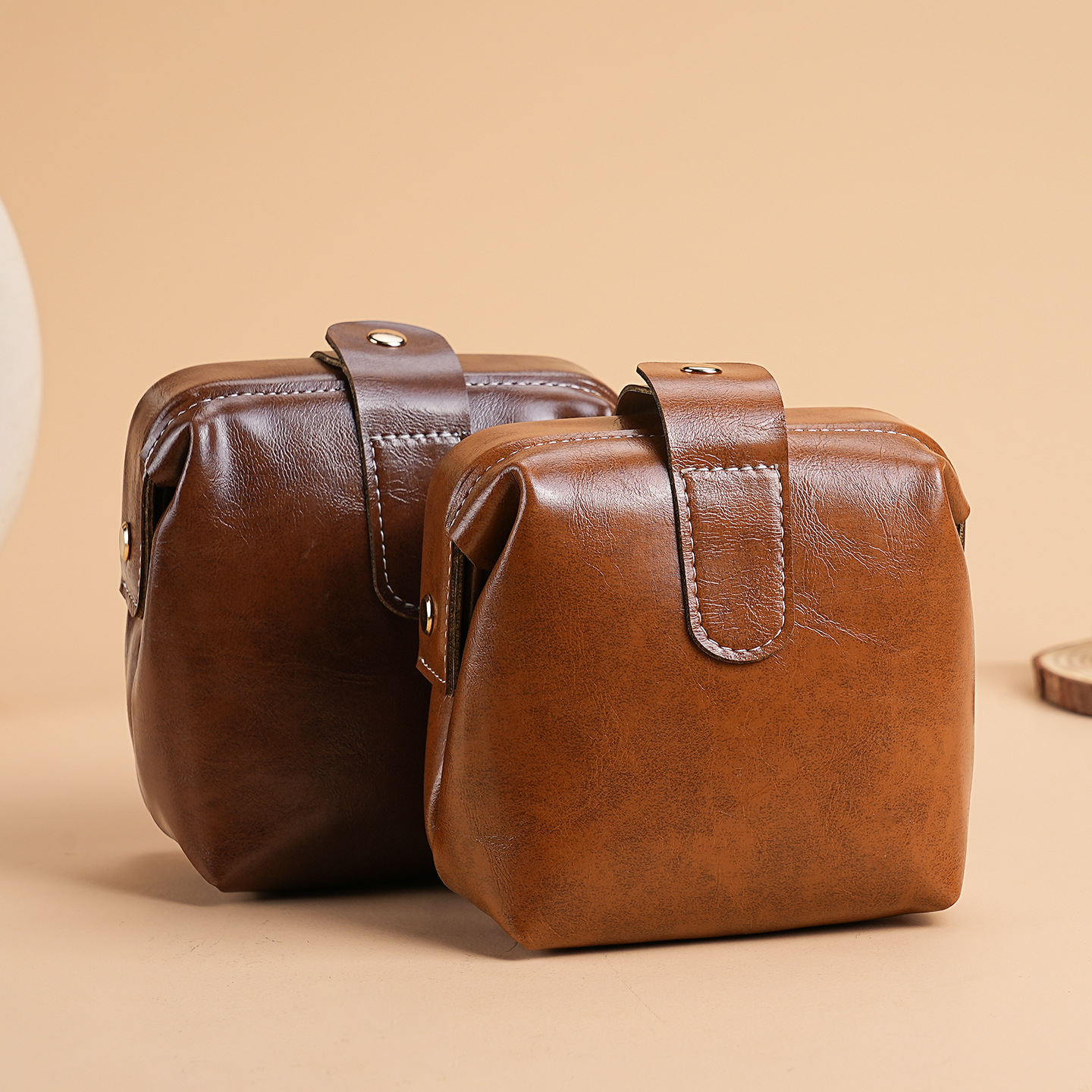 Bolsas de maquillaje hechas a mano originales de cuero suave, nicho de alto nivel, bolsas de mano para jugar bolsas de almacenamiento retro, bolsas de viaje para mujeres.