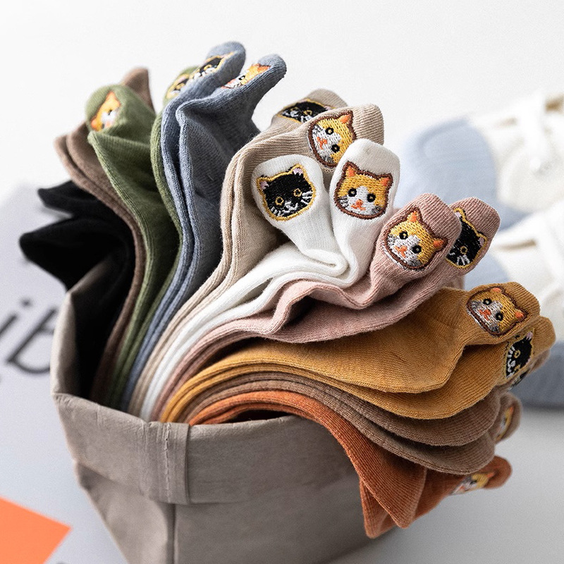 봄 신상품 자수 힐 고양이 보트 양말 왼쪽 및 오른쪽 발 맞춤형 여성 양말 트렌디 캔디 컬러 일본 양말