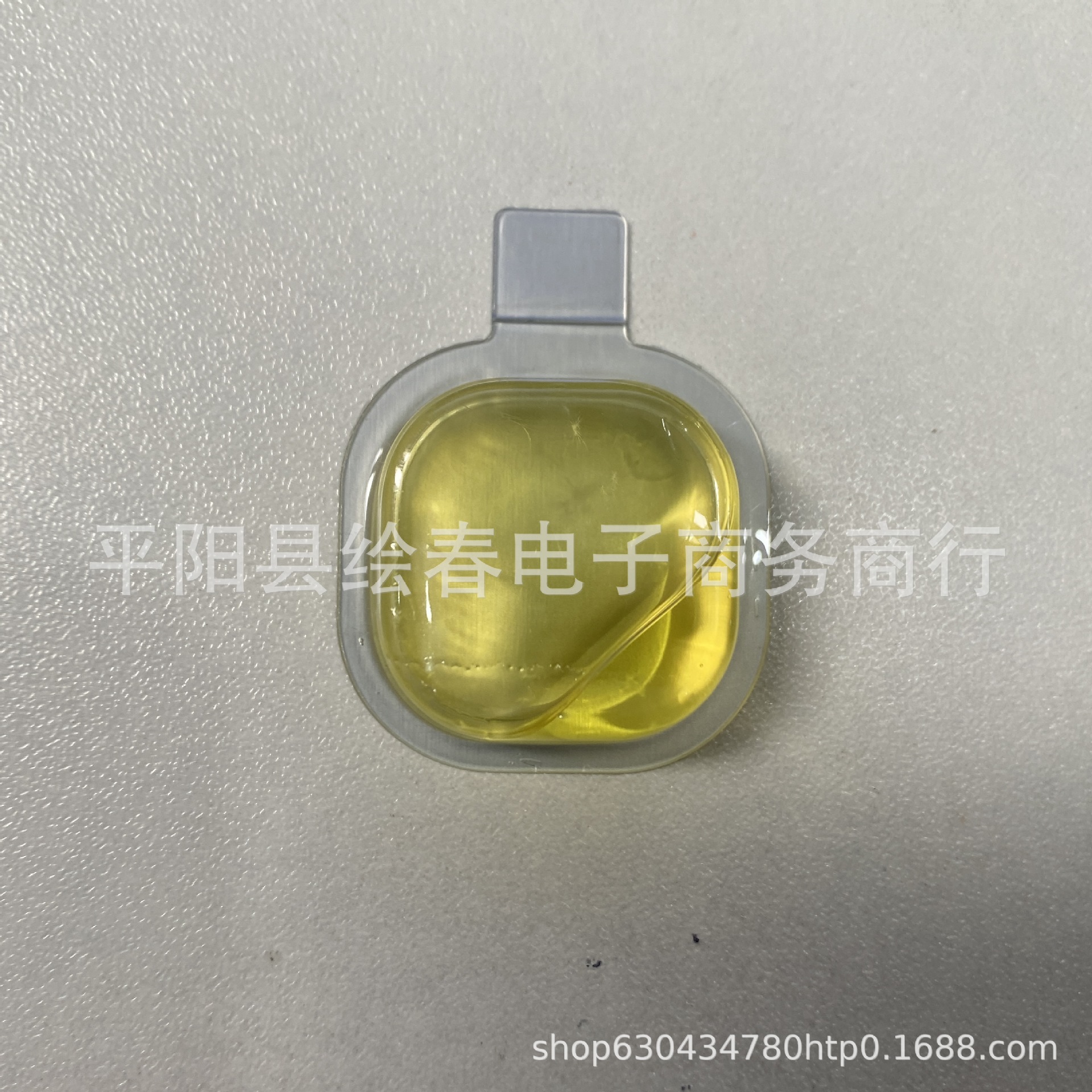 Nuevo perfume de automóvil transfronterizo de perfume de automóvil ventilador clásico fragancia ligera fragancia floral fragancia perdurable