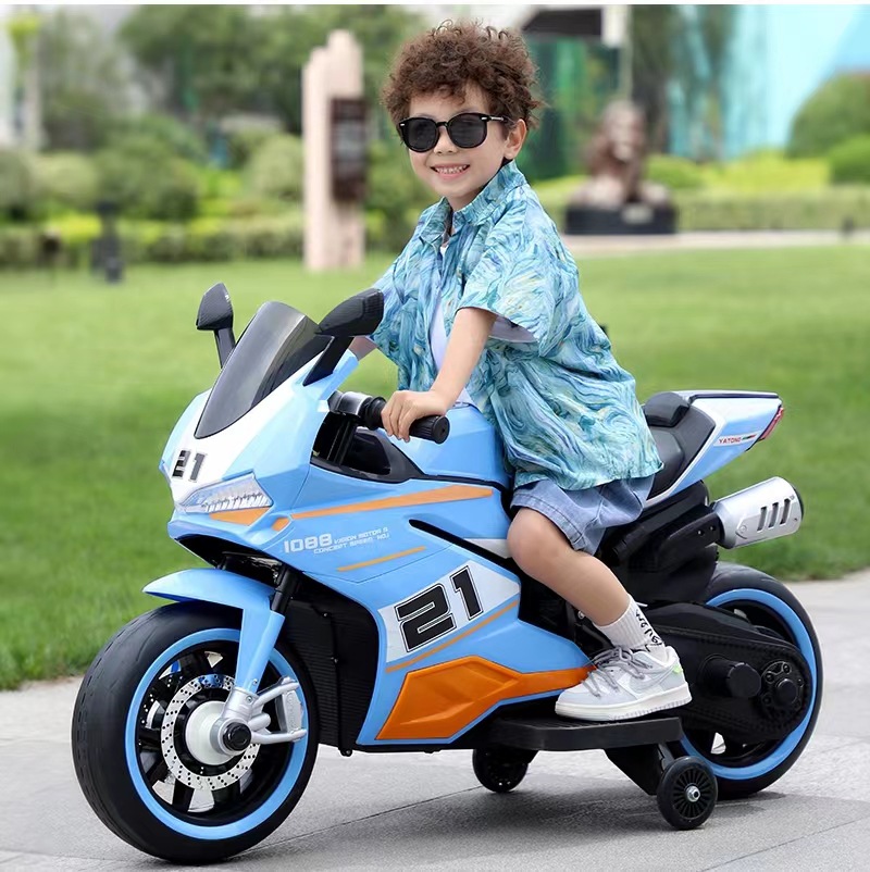 Electric motorcycle with seat for double
