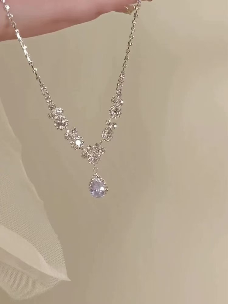 White water drop necklace