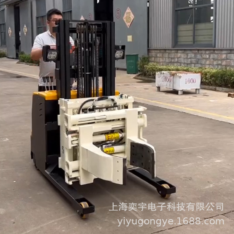 支腿站驾式夹抱车