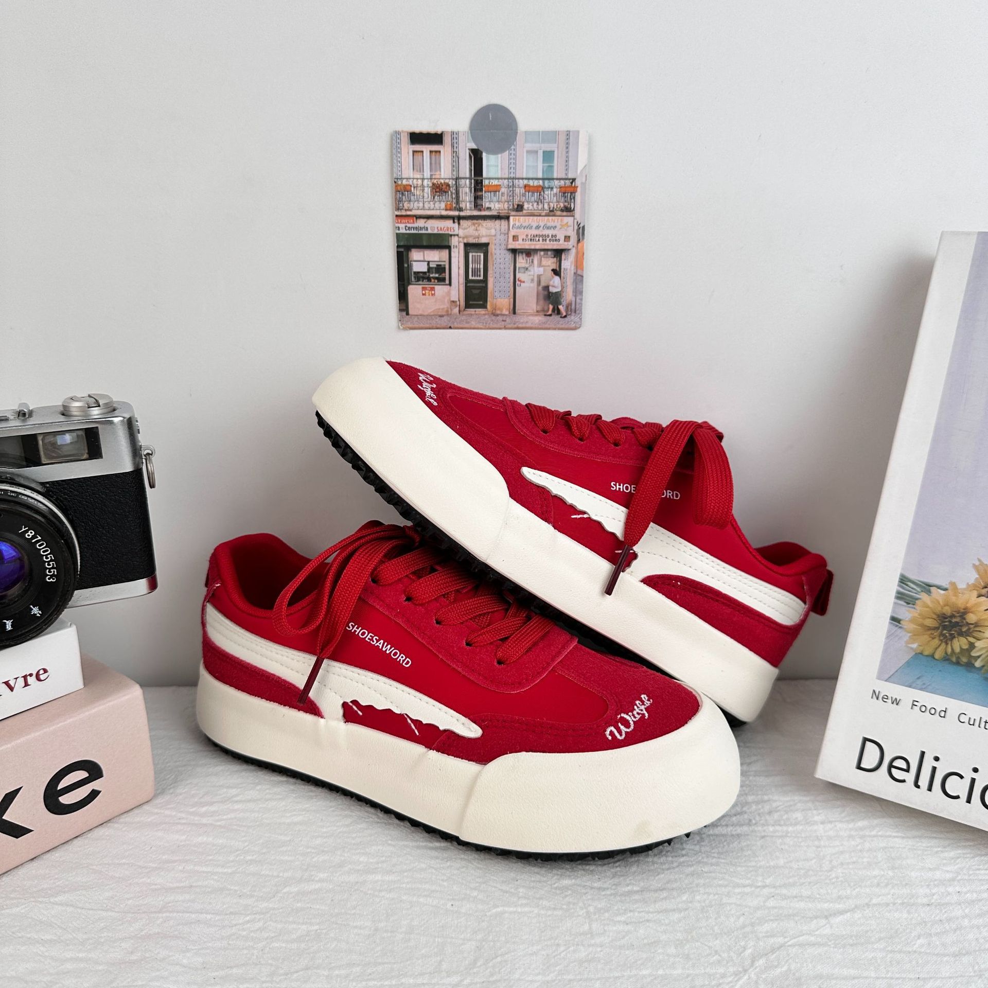 6667 zapatos de suela gruesa para mujeres 2025 nuevo nicho de diseño Hong Kong chic cabeza redonda moda retro versátil zapatos de entrenamiento alemán