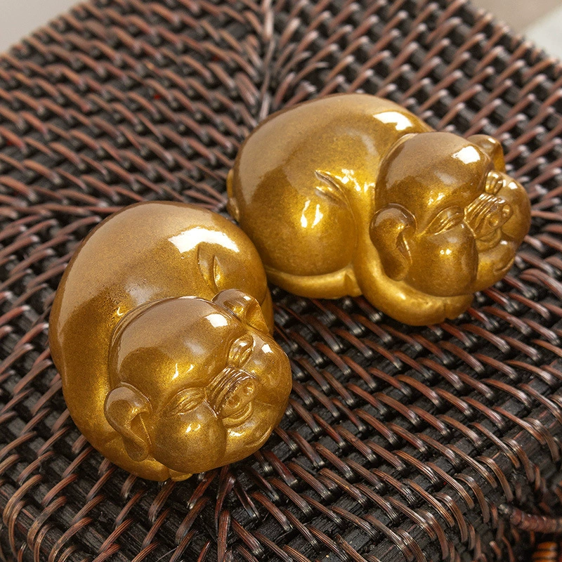 淘瓷八 Resin мини -обесцвеченная маленькая золотая свинья чайный питомец кунг-фу чайный набор чайная тарелка чайная игра искусство изделие благословение свинья драгоценность