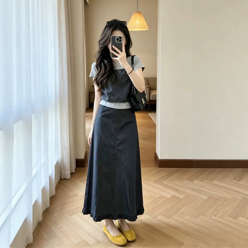In Summer, Wear a Complete Set of Korean-Style Workwear, Gray Short-Sleeved T-Shirt, Suspender Top, and Skirt Three-Piece Set for Women