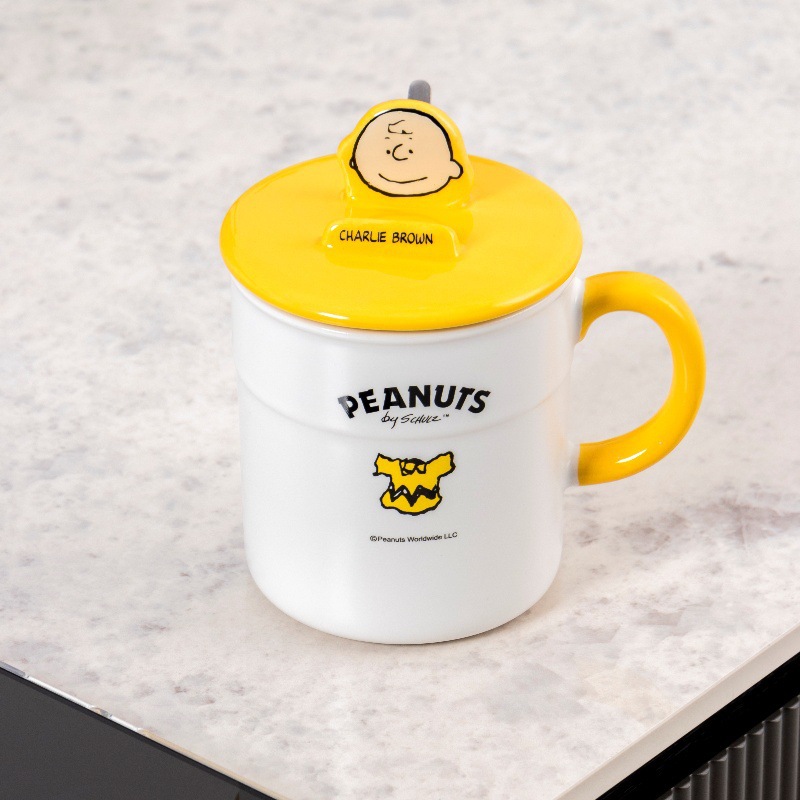 Taza de agua Snoopy auténtica, taza de pareja creativa de dibujos animados, taza de alto valor con tapa, taza de regalo de cerámica con cuchara