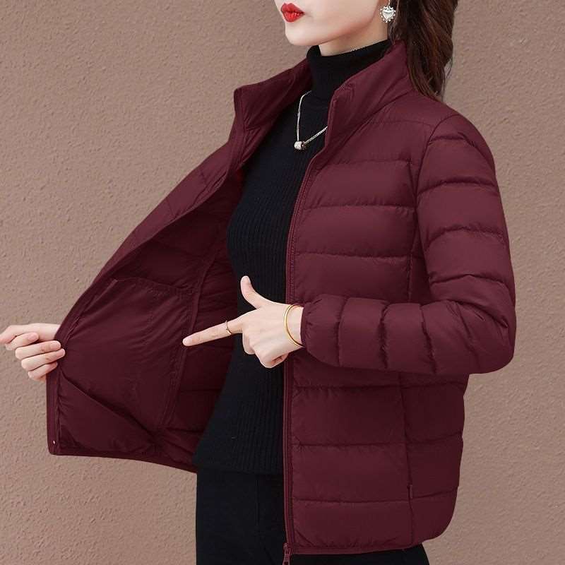 겨울 흰 오리 다운 경량 재킷 여성 2024 새로운 경량 따뜻한 어머니 재킷 코트