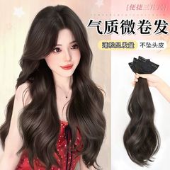 三式の巻き髪のかつらの女性の長い髪は跡がないです。