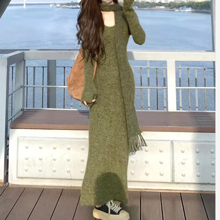 Retro Hong Kong Style Knitted Dress for Women 2026 Spring and Autumn New Elegant Waist-Cinching Slimming Long Sweater Dress with Scarf