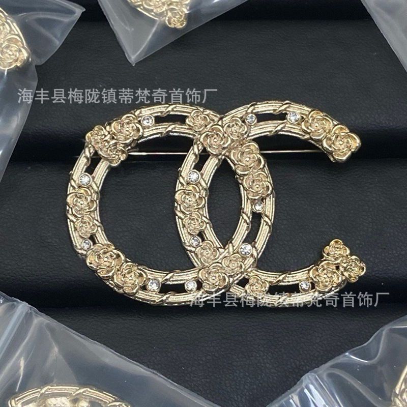 25C New Double C Brooch for Women, Enamel Light Luxury Leather Pearl Heart Small Chanel-Style Tassel Versatile Chanel Grandma Brooch