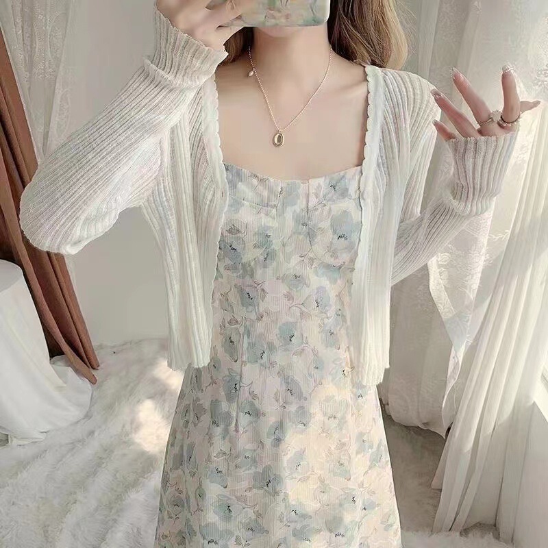 Age-reducing V-neck lace thin sweater slimming Korean solid color temperament small cardigan outer summer sweet top Age-reducing V-neck lace thin sweater slimming Korean solid color temperament small cardigan outer summer sweet top