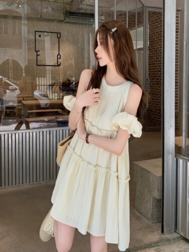Off-the-shoulder sweet temperament small dress for women's summer 2025 new style gentle style loose slimming round collar skirt